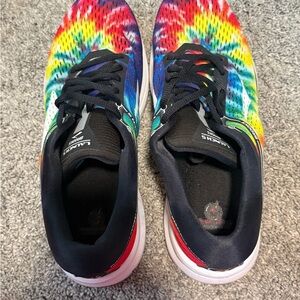 Brooks Red and Blue Athletic Shoes Vibrant Design